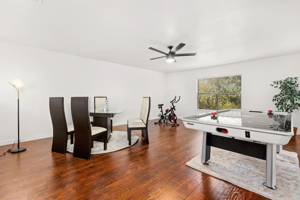 5 Bedrooms With Chefs Kitchen 2 Masters Room And Game Lounge Сан Антонио Екстериор снимка