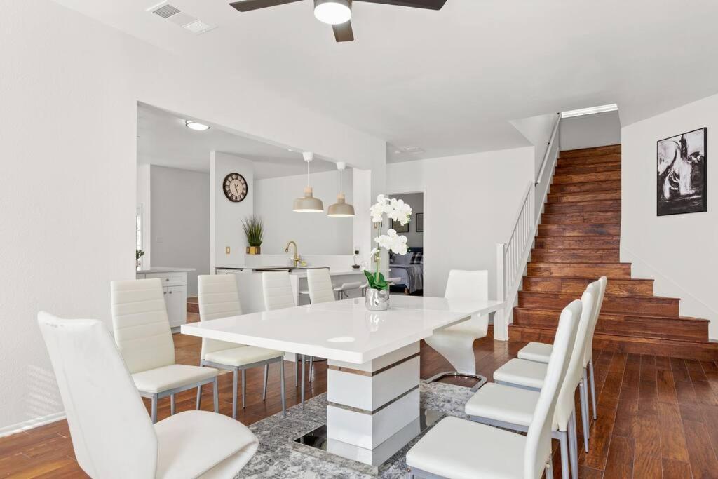 5 Bedrooms With Chefs Kitchen 2 Masters Room And Game Lounge Сан Антонио Екстериор снимка