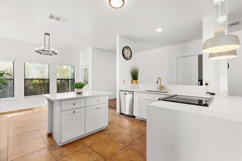 5 Bedrooms With Chefs Kitchen 2 Masters Room And Game Lounge Сан Антонио Екстериор снимка